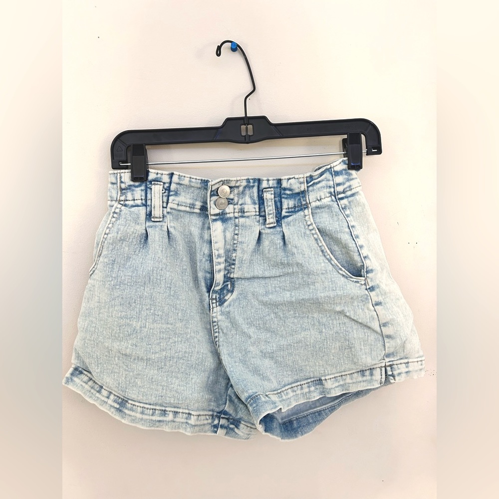 No Boundaries Light Wash Jean Shorts